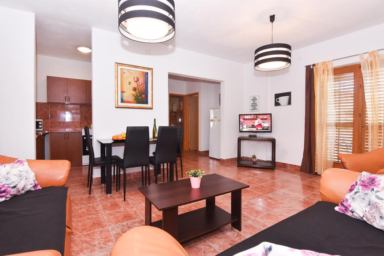 Apartments Kostijal ザダル エクステリア 写真